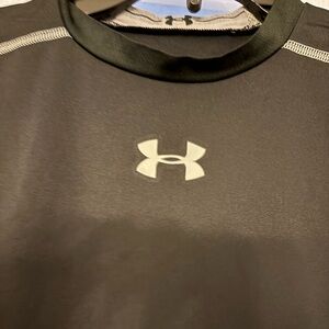 Under Armour Black HeatGear Fitted Short Sleeve Tech Tee- size large